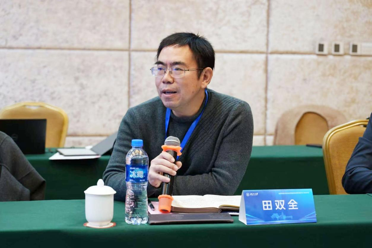 经济学自主知识体系建构与中国式现代化学术论坛3.png